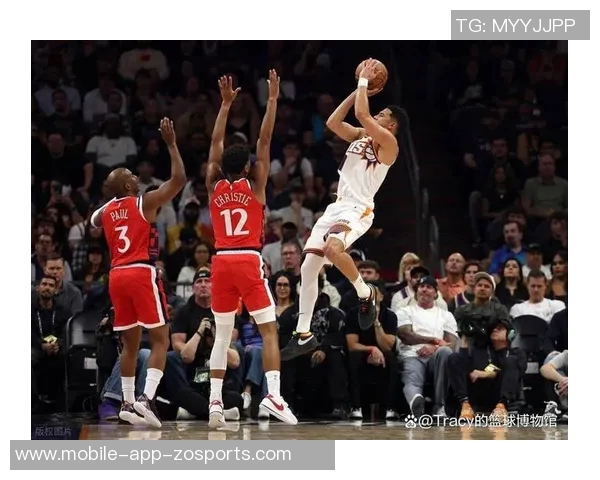 外线火力全开AJ格林三分球五投五中助力球队获胜 外线火力全开AJ格林三分球五投五中助力球队获胜